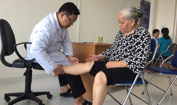 bấm huyệt khớp gối